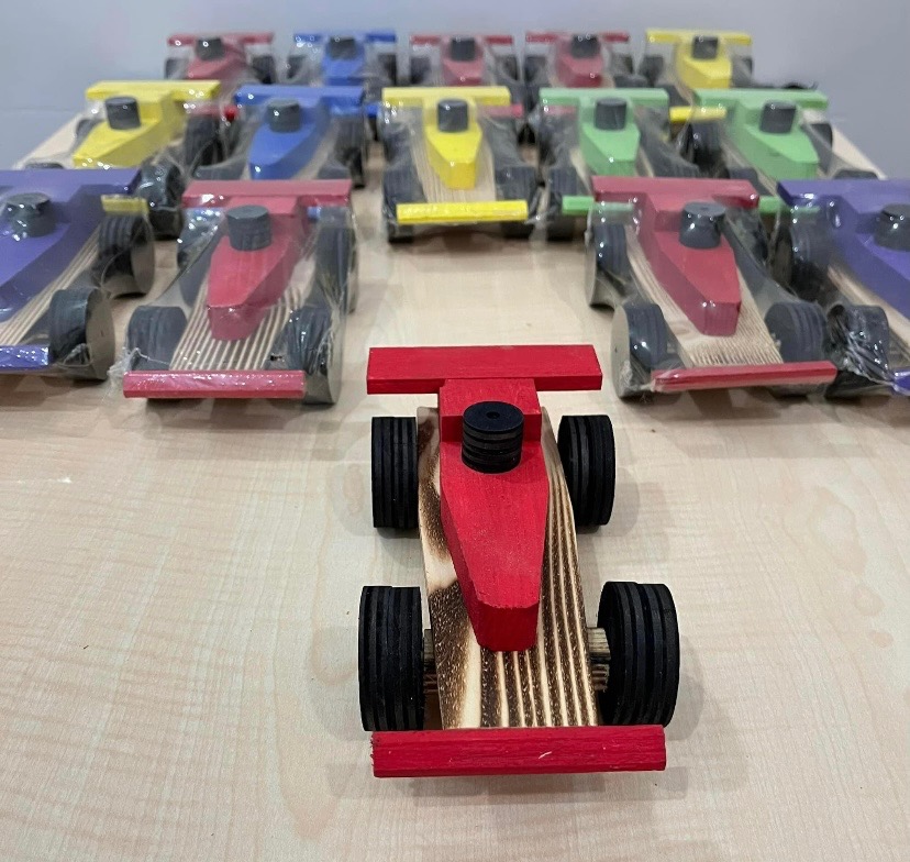 Ahşap F1 Oyuncak Araba